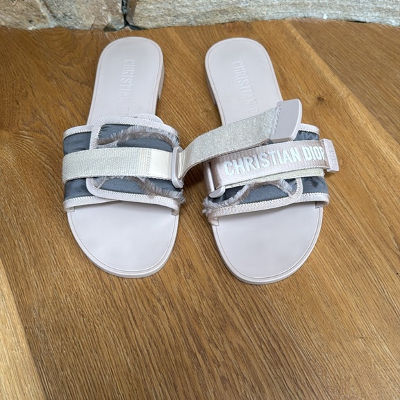 DIOR slides - Picture 11 of 13